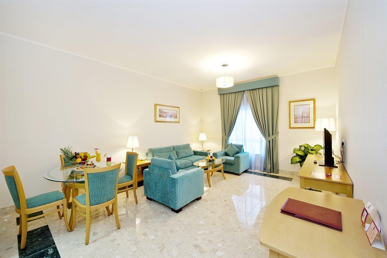 บัสทานเซนเตอร์แอนด์เรสซิเดนซ์ Aparthotel ดูไบ ภายนอก รูปภาพ
