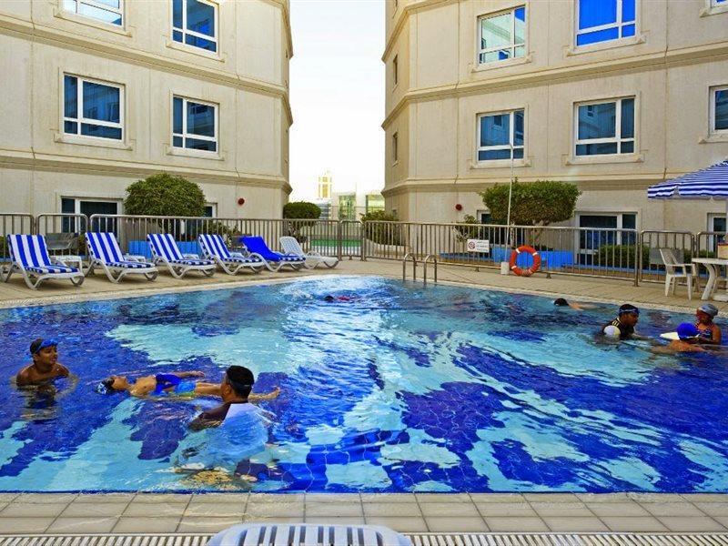 บัสทานเซนเตอร์แอนด์เรสซิเดนซ์ Aparthotel ดูไบ ภายนอก รูปภาพ